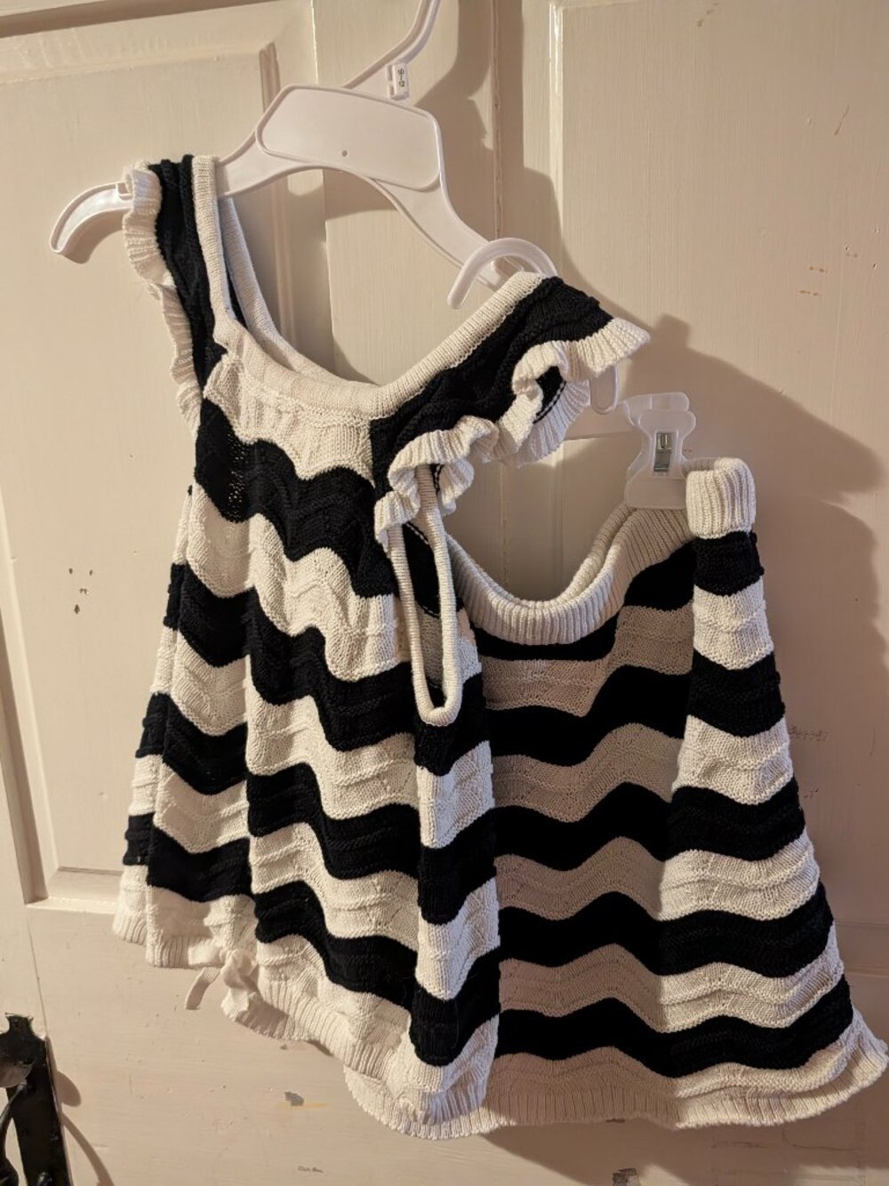 Vince Camuto crochet set 10/12